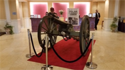 Civil War cannon at the Wyndhamm Gettysburg Hotel